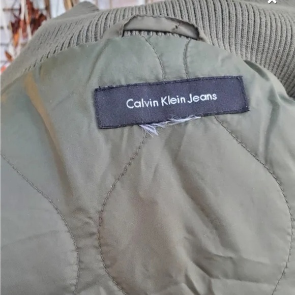 CALVIN KLEIN Hooded Faux Fur Quilted Vest - Picture 9 of 9